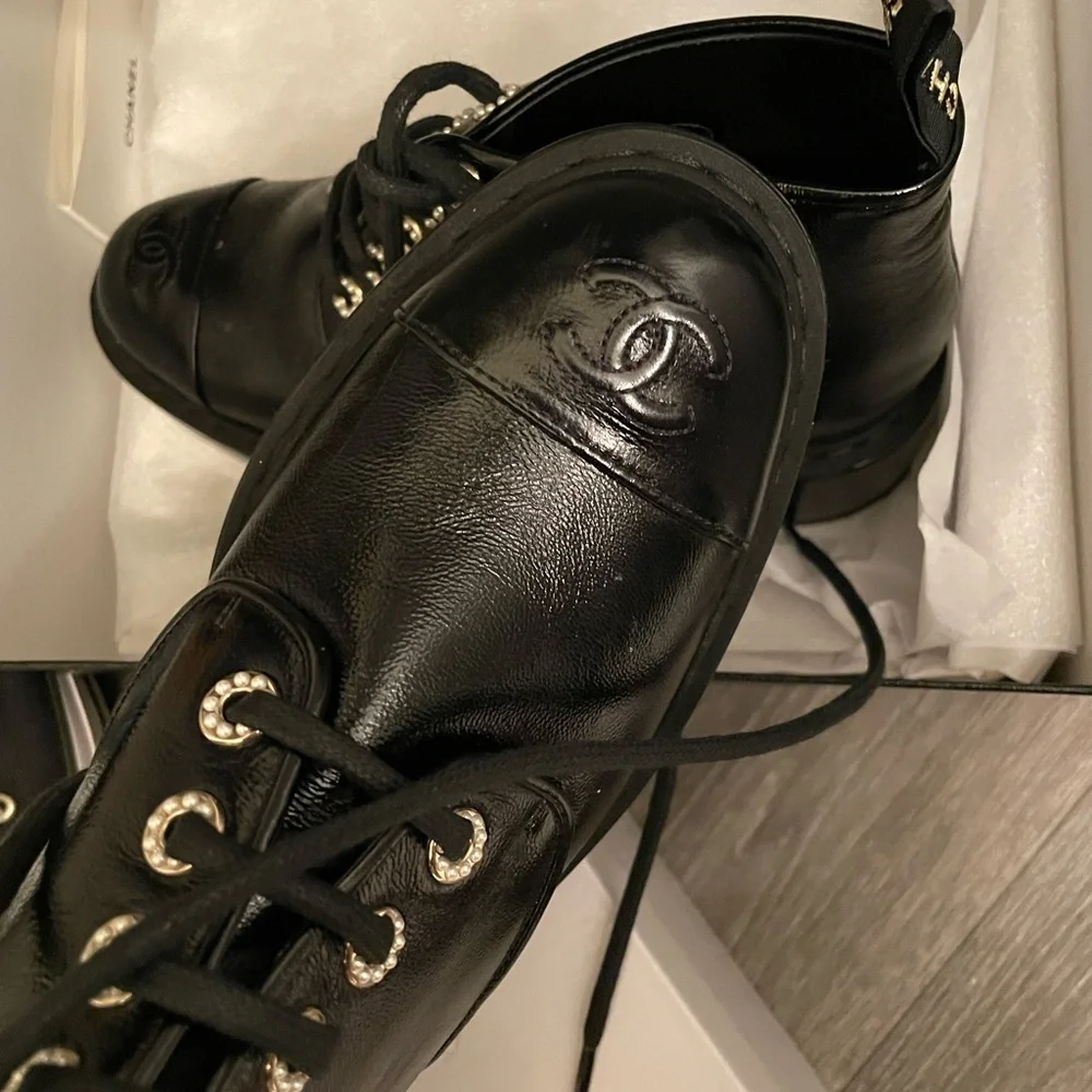 Chanel - Picture 2 of 9